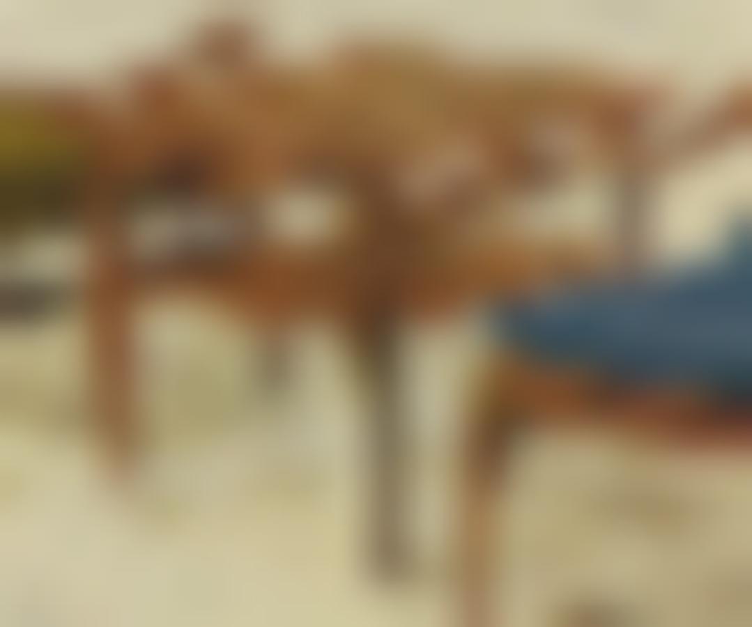 Pedestal table