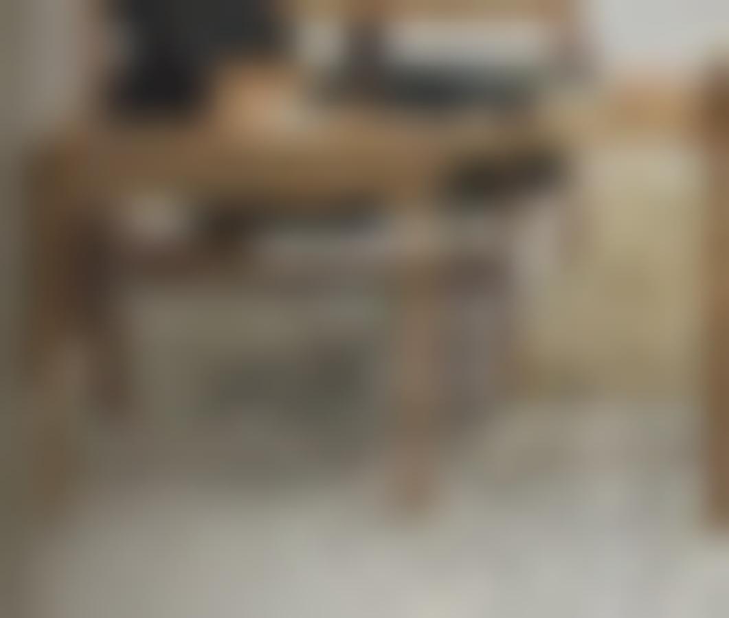 Pedestal table