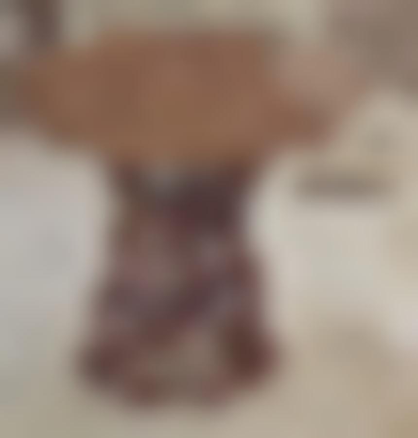 Pedestal table